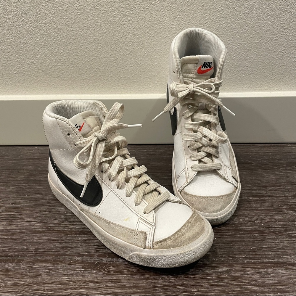 Nike Blazers Mid Top Sneakers